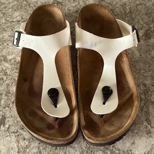 Birkenstock Gizeh Thong Sandals Shiny White
Slightly worn, but has some marks.